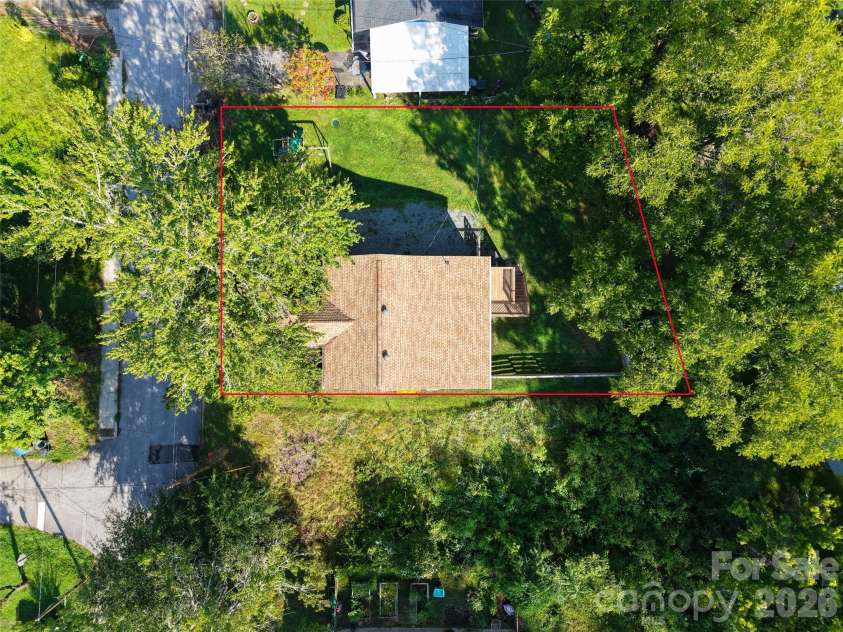 250 Oakdale Street, Brevard, NC 28712.  MLS# CAR4396245, YatesRealty ID 32708. 
