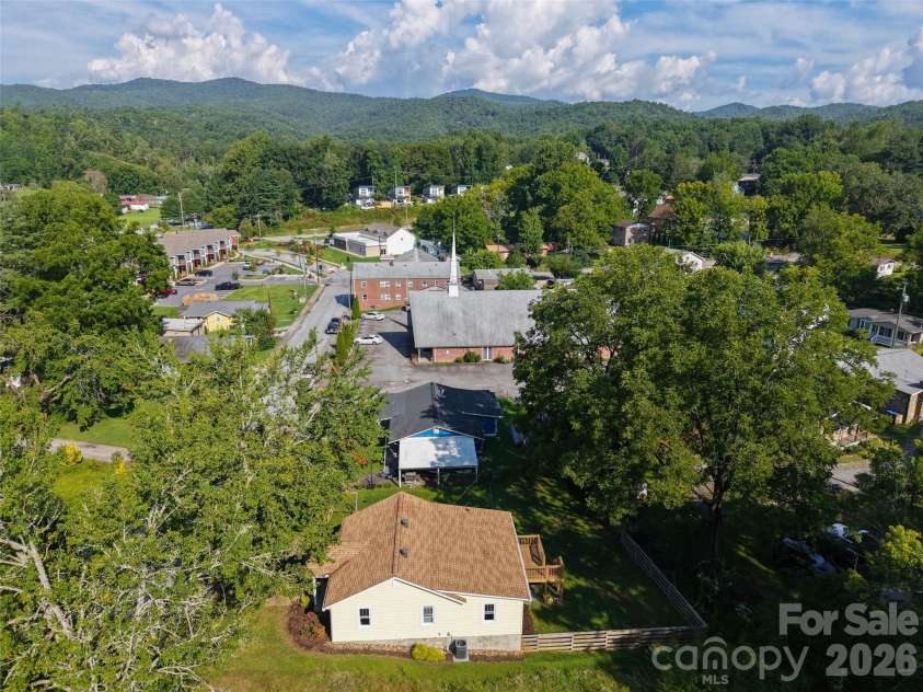 250 Oakdale Street, Brevard, NC 28712.  MLS# CAR4396245, YatesRealty ID 32708. 