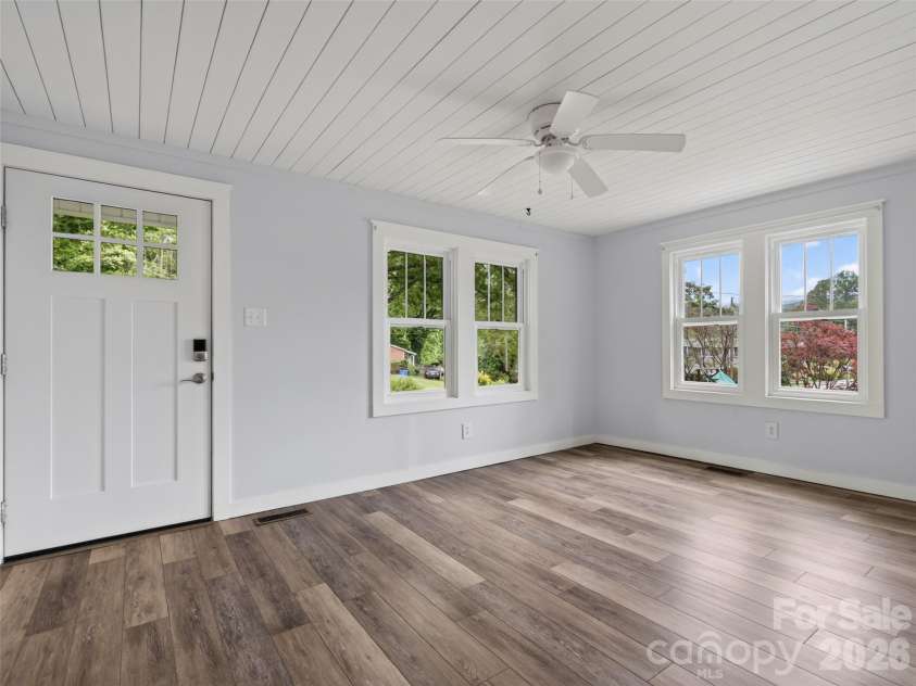 250 Oakdale Street, Brevard, NC 28712.  MLS# CAR4396245, YatesRealty ID 32708. 