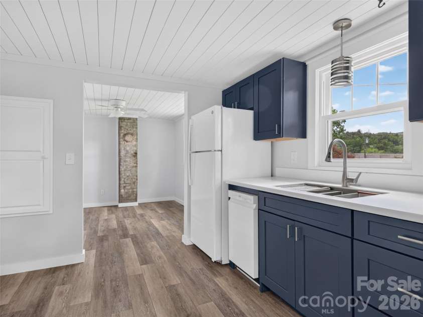 250 Oakdale Street, Brevard, NC 28712.  MLS# CAR4396245, YatesRealty ID 32708. 