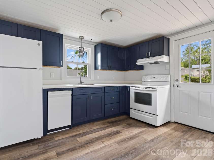 250 Oakdale Street, Brevard, NC 28712.  MLS# CAR4396245, YatesRealty ID 32708. 