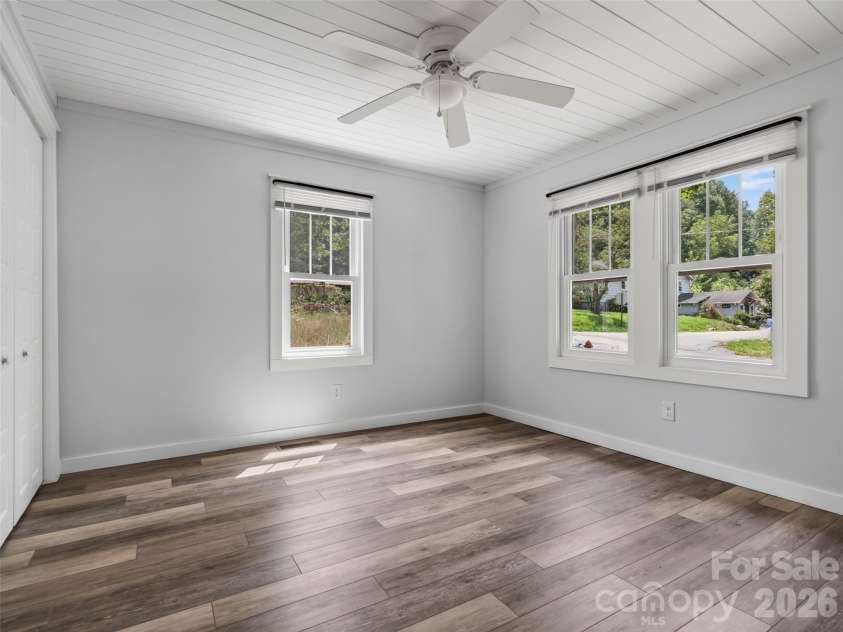 250 Oakdale Street, Brevard, NC 28712.  MLS# CAR4396245, YatesRealty ID 32708. 