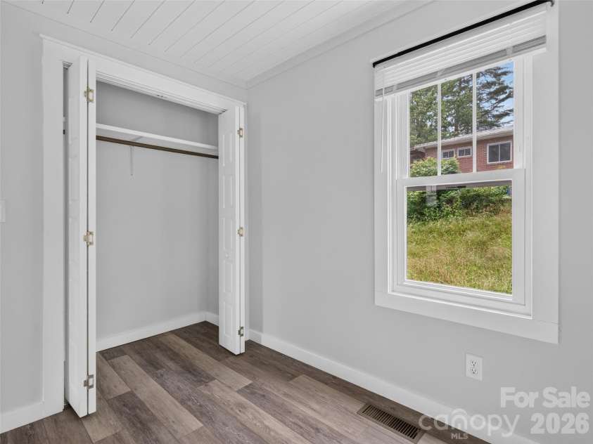 250 Oakdale Street, Brevard, NC 28712.  MLS# CAR4396245, YatesRealty ID 32708. 
