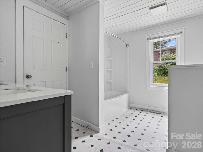 250 Oakdale Street, Brevard, NC 28712.  MLS# CAR4396245, YatesRealty ID 32708. 
