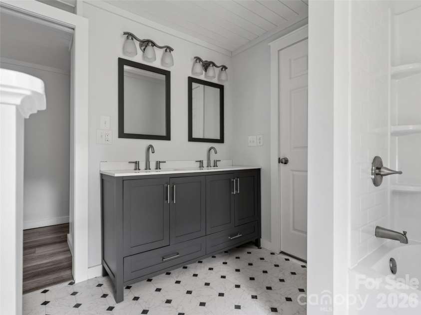 250 Oakdale Street, Brevard, NC 28712.  MLS# CAR4396245, YatesRealty ID 32708. 