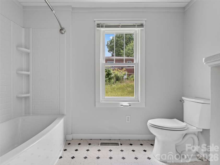250 Oakdale Street, Brevard, NC 28712.  MLS# CAR4396245, YatesRealty ID 32708. 