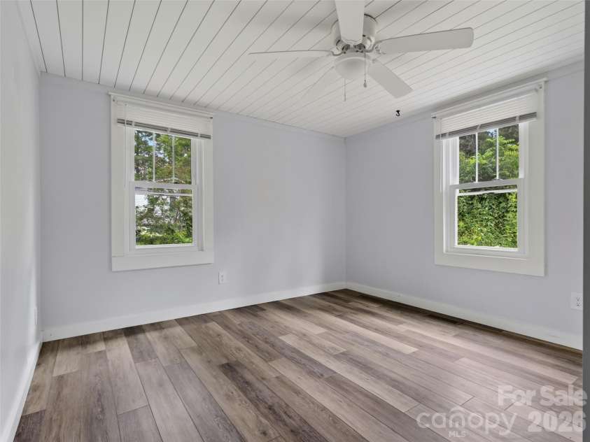 250 Oakdale Street, Brevard, NC 28712.  MLS# CAR4396245, YatesRealty ID 32708. 