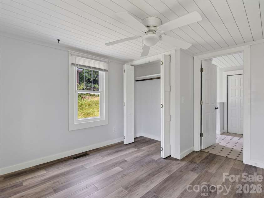 250 Oakdale Street, Brevard, NC 28712.  MLS# CAR4396245, YatesRealty ID 32708. 