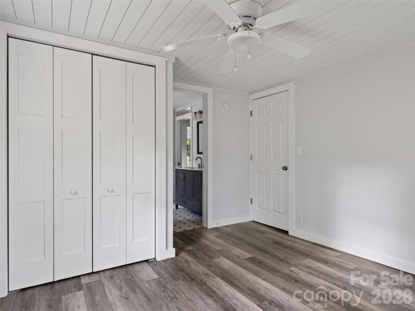 250 Oakdale Street, Brevard, NC 28712.  MLS# CAR4396245, YatesRealty ID 32708. 