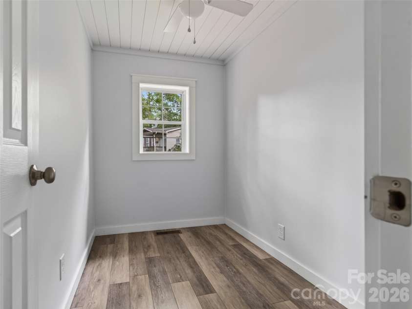 250 Oakdale Street, Brevard, NC 28712.  MLS# CAR4396245, YatesRealty ID 32708. 