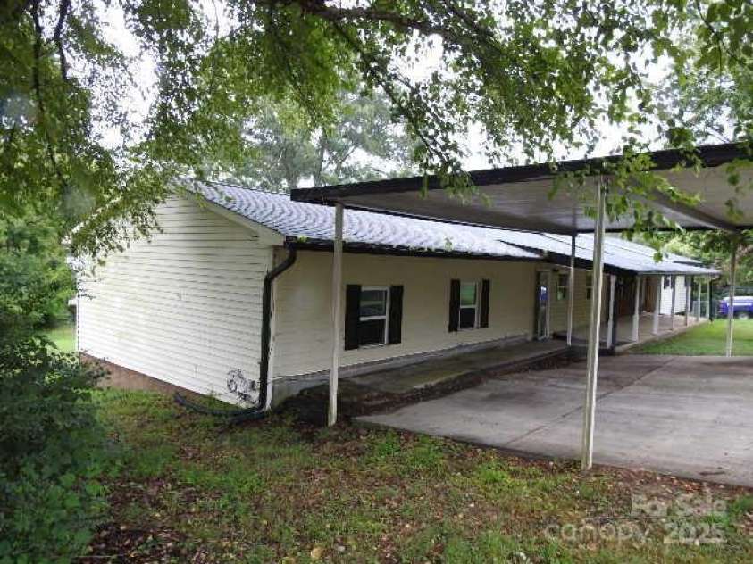 301 Meredith Drive, Trinity, NC 27370.  MLS# CAR4283422, YatesRealty ID 32708. 