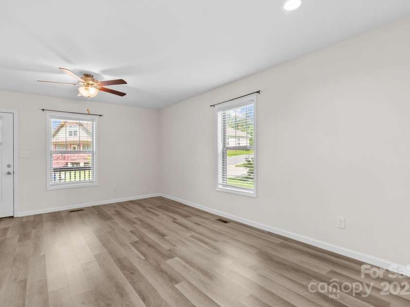 21 Lillie Farm Lane, Weaverville, NC 28787.  MLS# CAR4285857, YatesRealty ID 32709. 