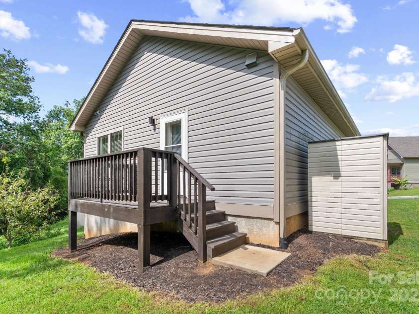 21 Lillie Farm Lane, Weaverville, NC 28787.  MLS# CAR4285857, YatesRealty ID 32709. 