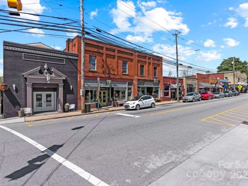 21 Lillie Farm Lane, Weaverville, NC 28787.  MLS# CAR4285857, YatesRealty ID 32709. 