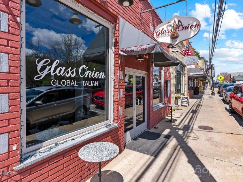 21 Lillie Farm Lane, Weaverville, NC 28787.  MLS# CAR4285857, YatesRealty ID 32709. 