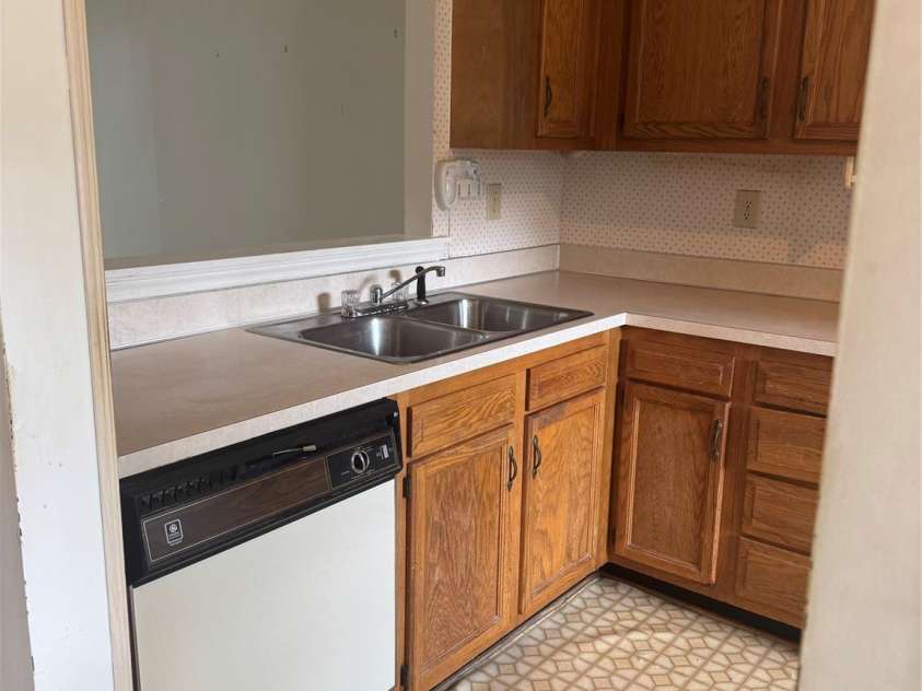 8275 Golf Ridge Drive, Charlotte, NC 28277.  MLS# CAR4383267, YatesRealty ID 32710. 