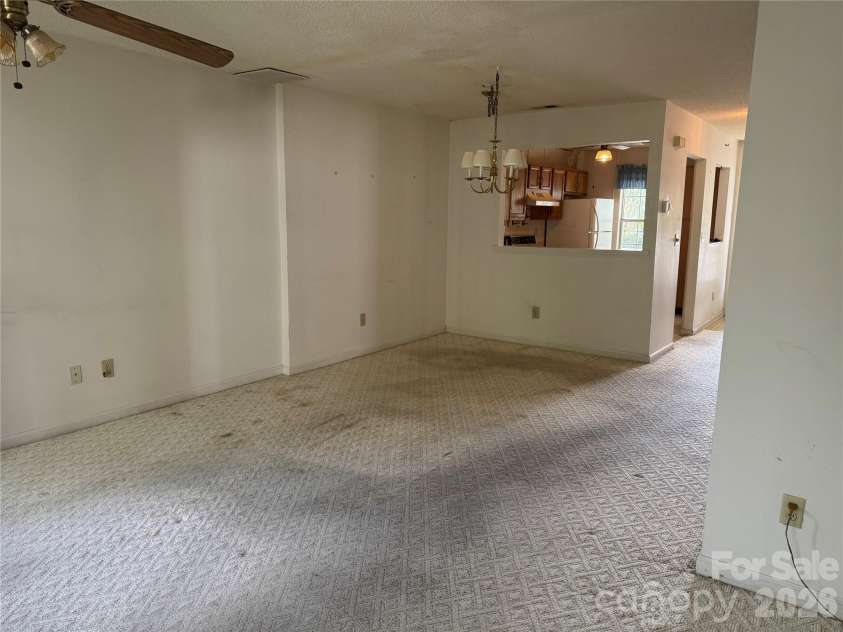 8275 Golf Ridge Drive, Charlotte, NC 28277.  MLS# CAR4383267, YatesRealty ID 32710. 