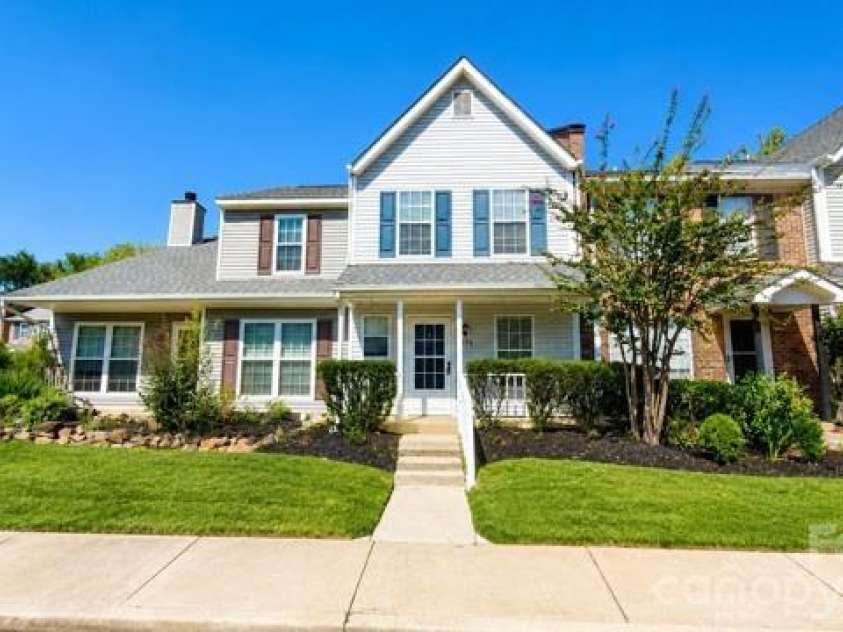 8275 Golf Ridge Drive, Charlotte, NC 28277.  MLS# CAR4422969, YatesRealty ID 32710. 