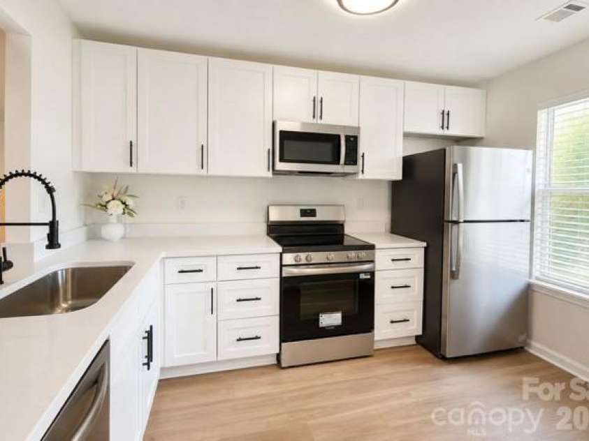 8275 Golf Ridge Drive, Charlotte, NC 28277.  MLS# CAR4422969, YatesRealty ID 32710. 