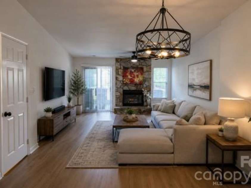 8275 Golf Ridge Drive, Charlotte, NC 28277.  MLS# CAR4422969, YatesRealty ID 32710. 