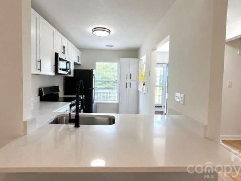 8275 Golf Ridge Drive, Charlotte, NC 28277.  MLS# CAR4422969, YatesRealty ID 32710. 