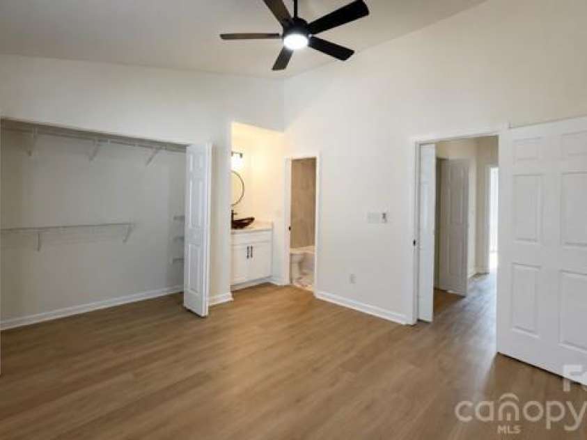8275 Golf Ridge Drive, Charlotte, NC 28277.  MLS# CAR4422969, YatesRealty ID 32710. 