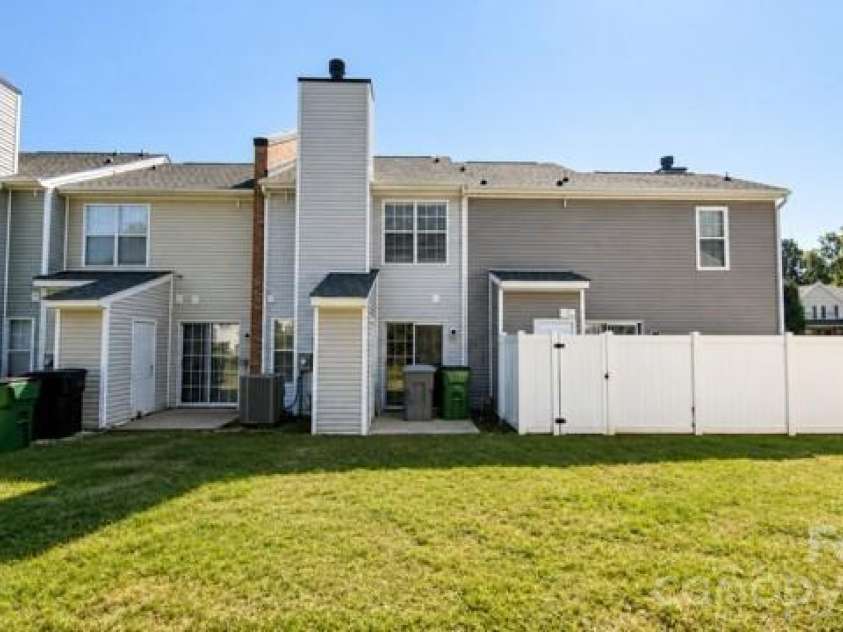 8275 Golf Ridge Drive, Charlotte, NC 28277.  MLS# CAR4422969, YatesRealty ID 32710. 