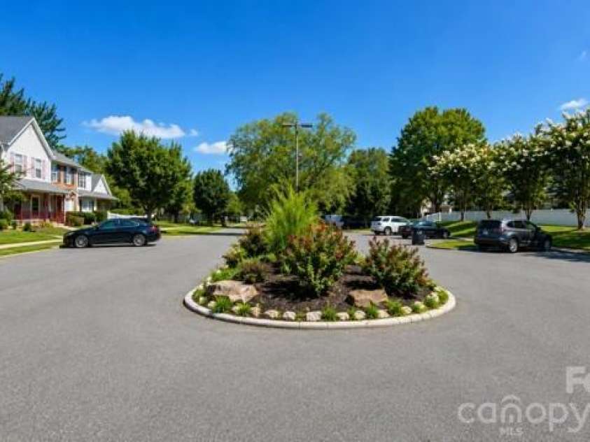 8275 Golf Ridge Drive, Charlotte, NC 28277.  MLS# CAR4422969, YatesRealty ID 32710. 