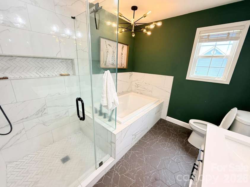 5360 Stonegate Farm Drive, Granite Falls, NC 28630.  MLS# CAR4396768, YatesRealty ID 32711. Ensuite Bathroom
