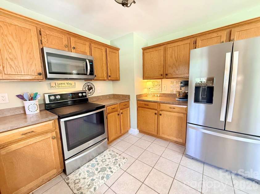 5360 Stonegate Farm Drive, Granite Falls, NC 28630.  MLS# CAR4396768, YatesRealty ID 32711. Kitchen