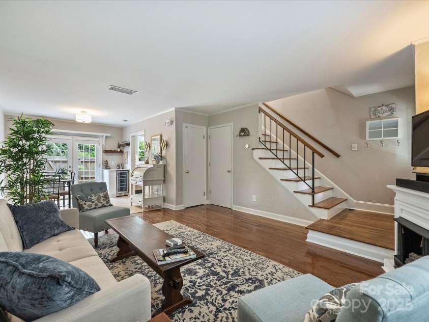 850 Mcalway Road, Charlotte, NC 28211.  MLS# CAR4288125, YatesRealty ID 32711. 