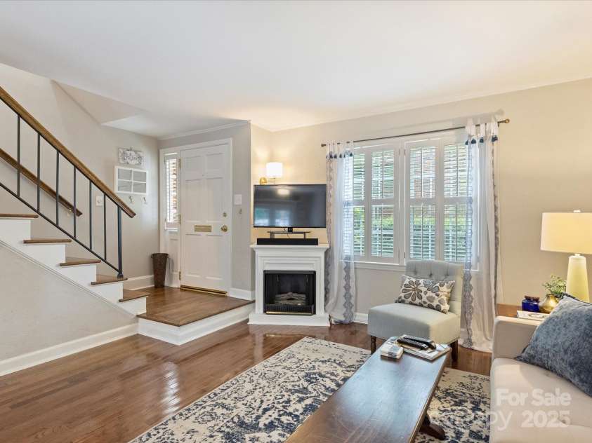 850 Mcalway Road, Charlotte, NC 28211.  MLS# CAR4288125, YatesRealty ID 32711. 