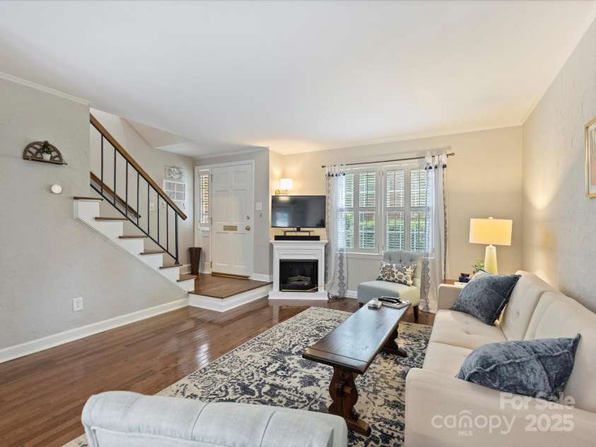 850 Mcalway Road, Charlotte, NC 28211.  MLS# CAR4288125, YatesRealty ID 32711. 