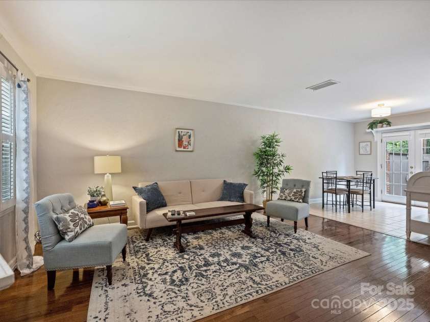 850 Mcalway Road, Charlotte, NC 28211.  MLS# CAR4288125, YatesRealty ID 32711. 