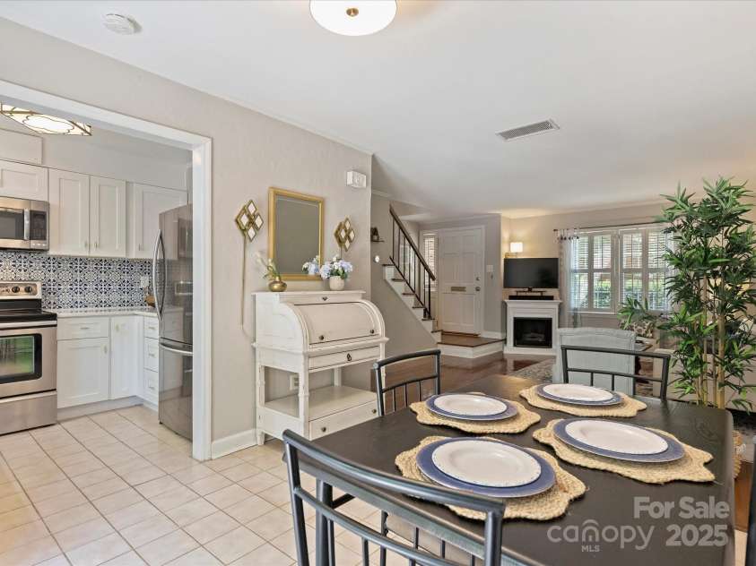 850 Mcalway Road, Charlotte, NC 28211.  MLS# CAR4288125, YatesRealty ID 32711. 