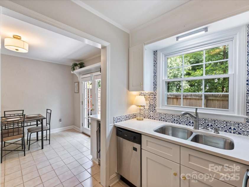 850 Mcalway Road, Charlotte, NC 28211.  MLS# CAR4288125, YatesRealty ID 32711. 