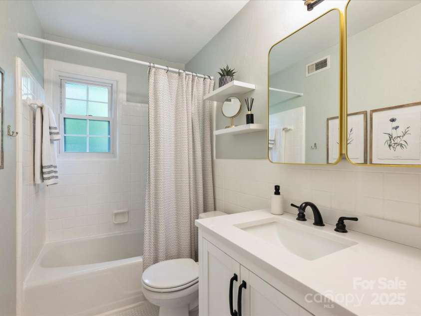 850 Mcalway Road, Charlotte, NC 28211.  MLS# CAR4288125, YatesRealty ID 32711. 