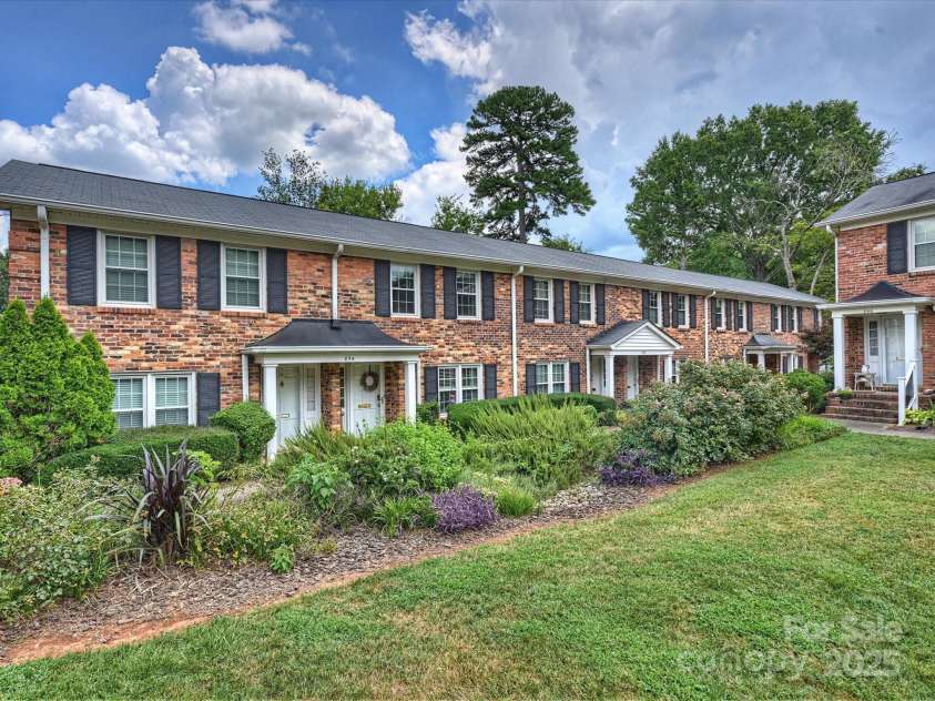 850 Mcalway Road, Charlotte, NC 28211.  MLS# CAR4288125, YatesRealty ID 32711. 