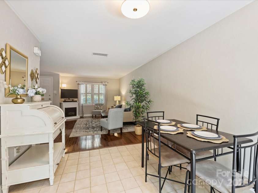 850 Mcalway Road, Charlotte, NC 28211.  MLS# CAR4288125, YatesRealty ID 32711. Dining area