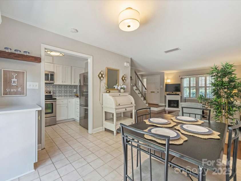 850 Mcalway Road, Charlotte, NC 28211.  MLS# CAR4288125, YatesRealty ID 32711. Dining area open to kitchen