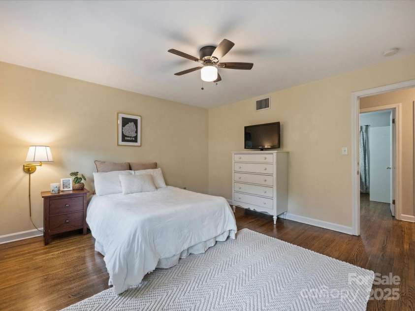 850 Mcalway Road, Charlotte, NC 28211.  MLS# CAR4288125, YatesRealty ID 32711. Primary bedroom