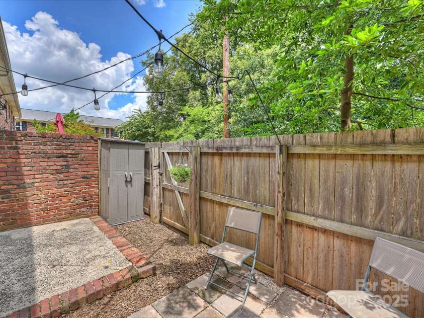 850 Mcalway Road, Charlotte, NC 28211.  MLS# CAR4288125, YatesRealty ID 32711. Private outdoor area