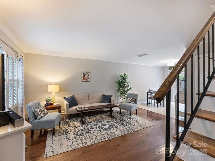 850 Mcalway Road, Charlotte, NC 28211.  MLS# CAR4288125, YatesRealty ID 32711. Sun filled family room