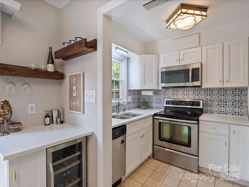 850 Mcalway Road, Charlotte, NC 28211.  MLS# CAR4288125, YatesRealty ID 32711. Win bar