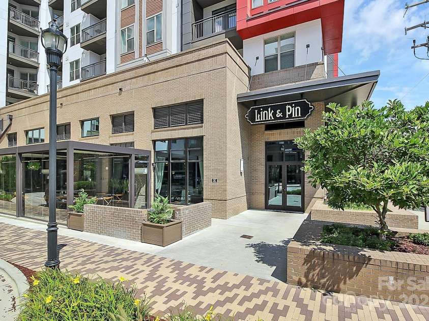 450 New Bern Station Court, Charlotte, NC 28209.  MLS# CAR4290978, YatesRealty ID 32712. 
