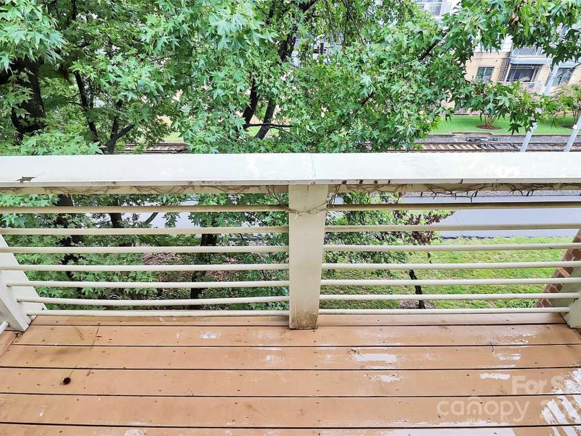 450 New Bern Station Court, Charlotte, NC 28209.  MLS# CAR4290978, YatesRealty ID 32712. 