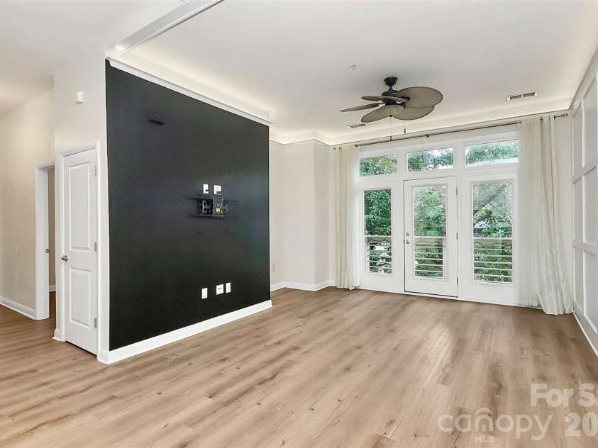 450 New Bern Station Court, Charlotte, NC 28209.  MLS# CAR4290978, YatesRealty ID 32712. 