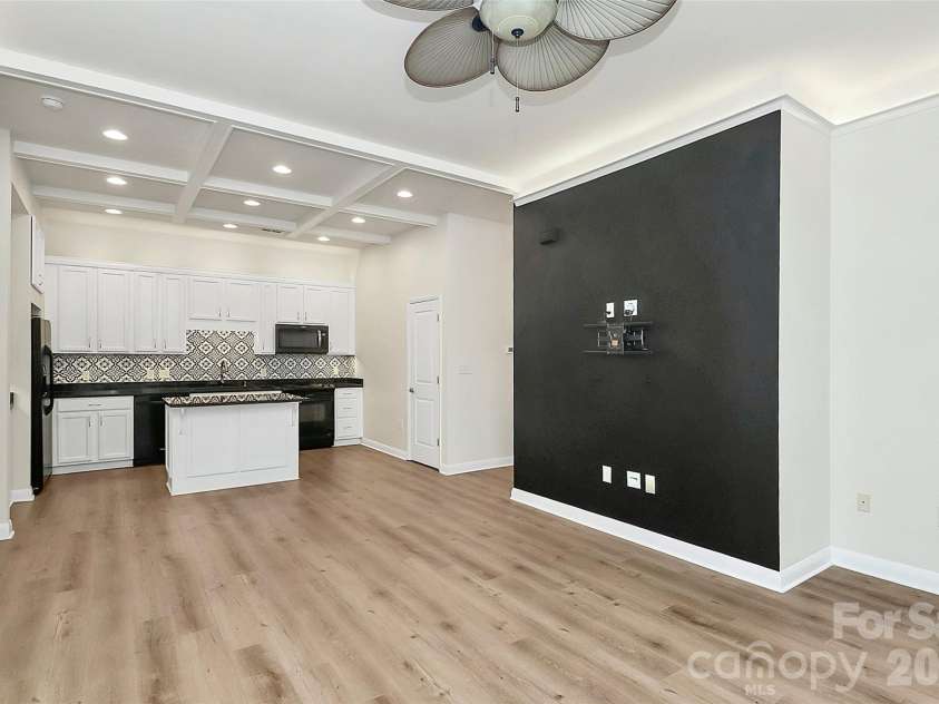 450 New Bern Station Court, Charlotte, NC 28209.  MLS# CAR4290978, YatesRealty ID 32712. 