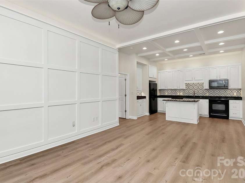 450 New Bern Station Court, Charlotte, NC 28209.  MLS# CAR4290978, YatesRealty ID 32712. 