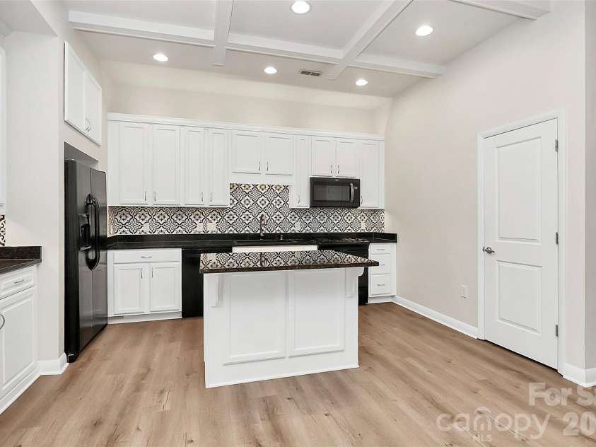 450 New Bern Station Court, Charlotte, NC 28209.  MLS# CAR4290978, YatesRealty ID 32712. 